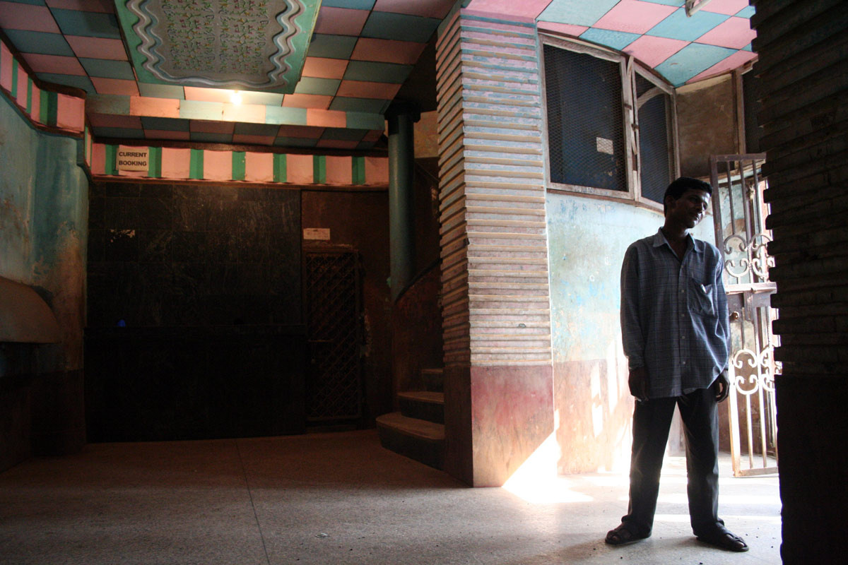 <span style="color:white">Laxmi Talkies, Puri, 2007</span>